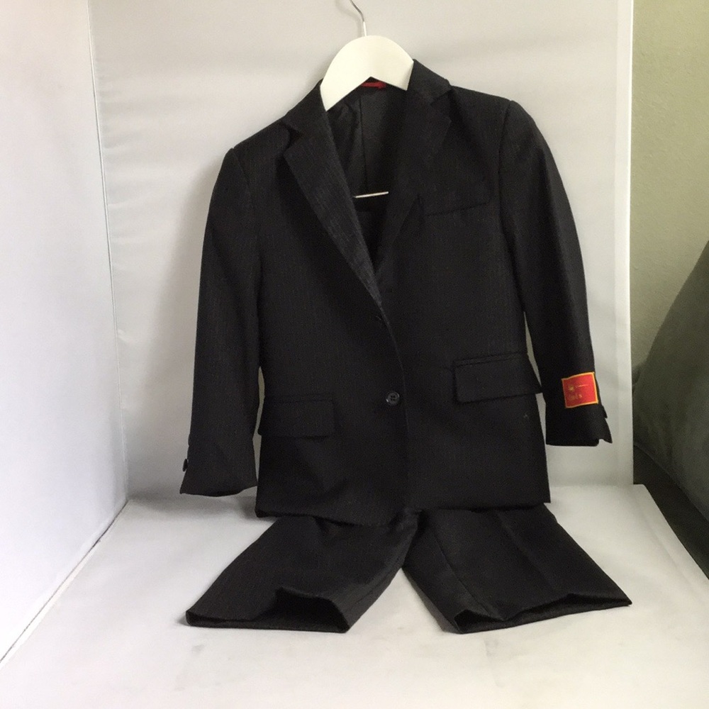 Boys Suit 4 NEW